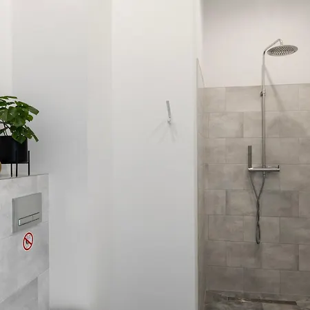 Luxury W Wifi & Private Bath شقة
